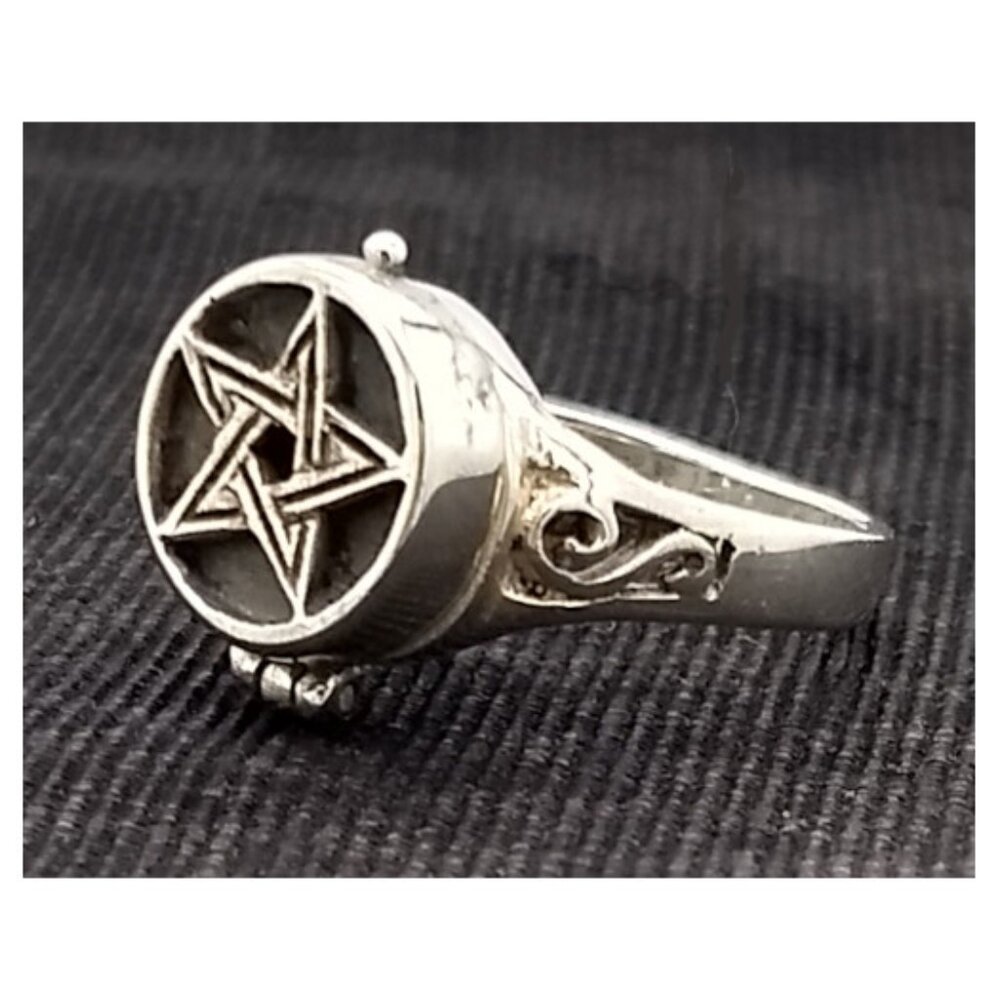 🍀🍀 Sterling Silver Hidden Compartment Ring 🍀🍀